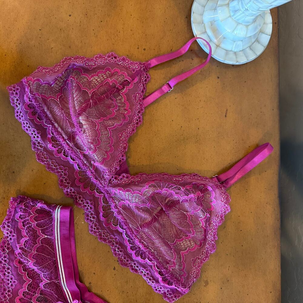 Fredericks of Hollywood Pink Lace Bralette & Panty Set Size M - Picture 7 of 7